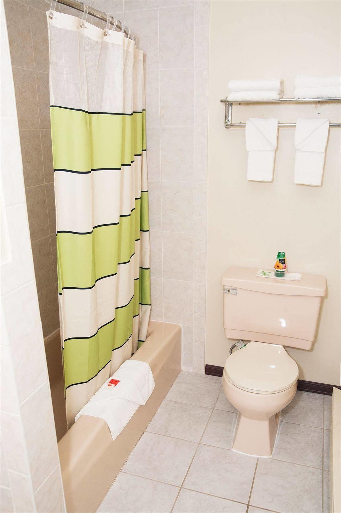 Red Carpet Inn And Suites Plymouth Zewnętrze zdjęcie