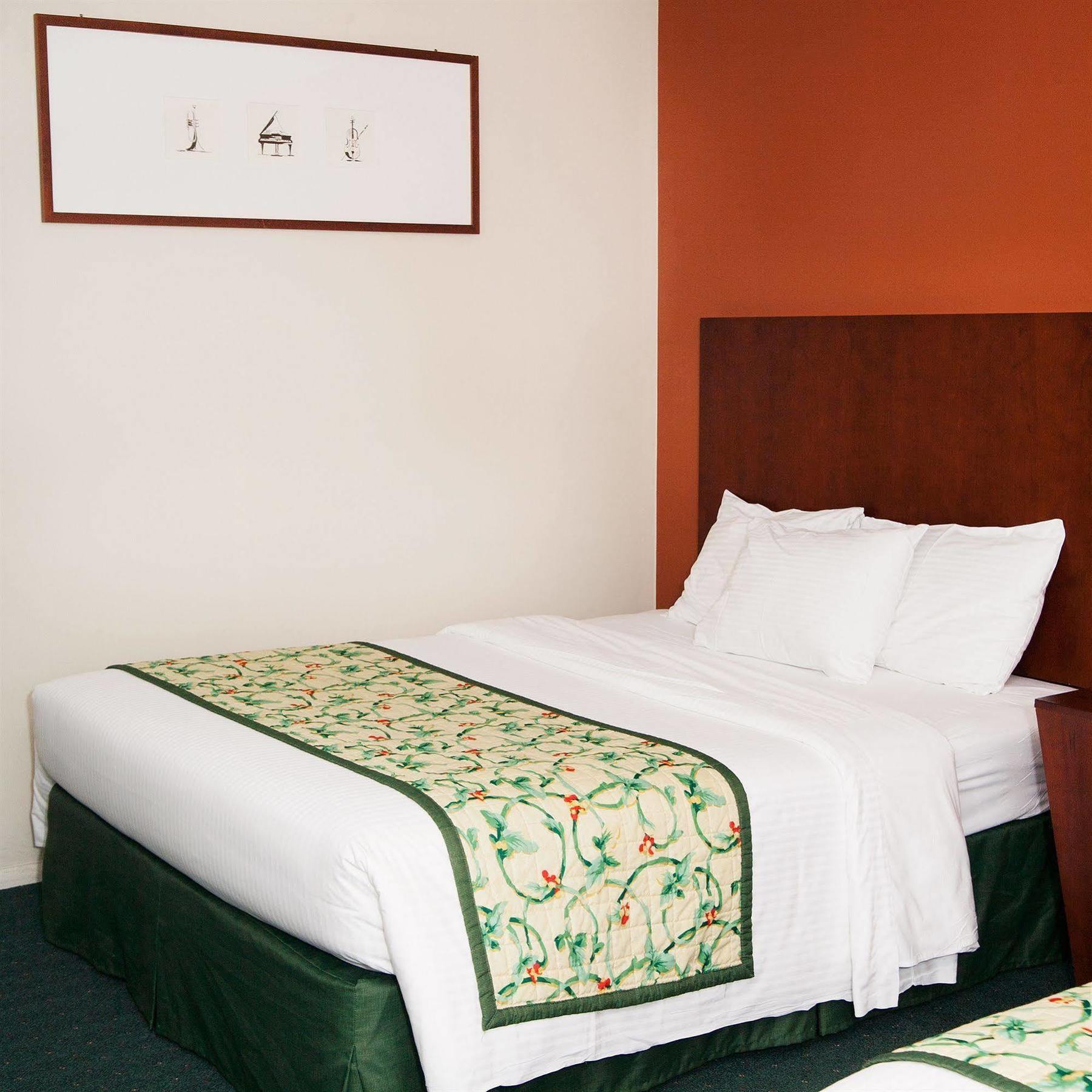 Red Carpet Inn And Suites Plymouth Zewnętrze zdjęcie