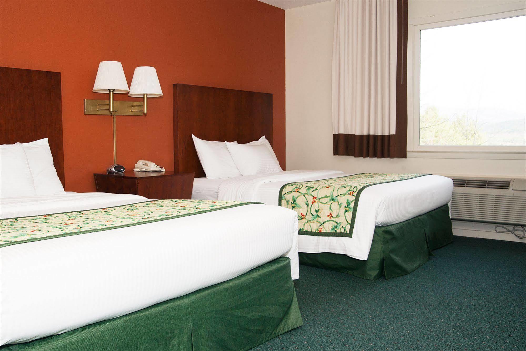 Red Carpet Inn And Suites Plymouth Zewnętrze zdjęcie