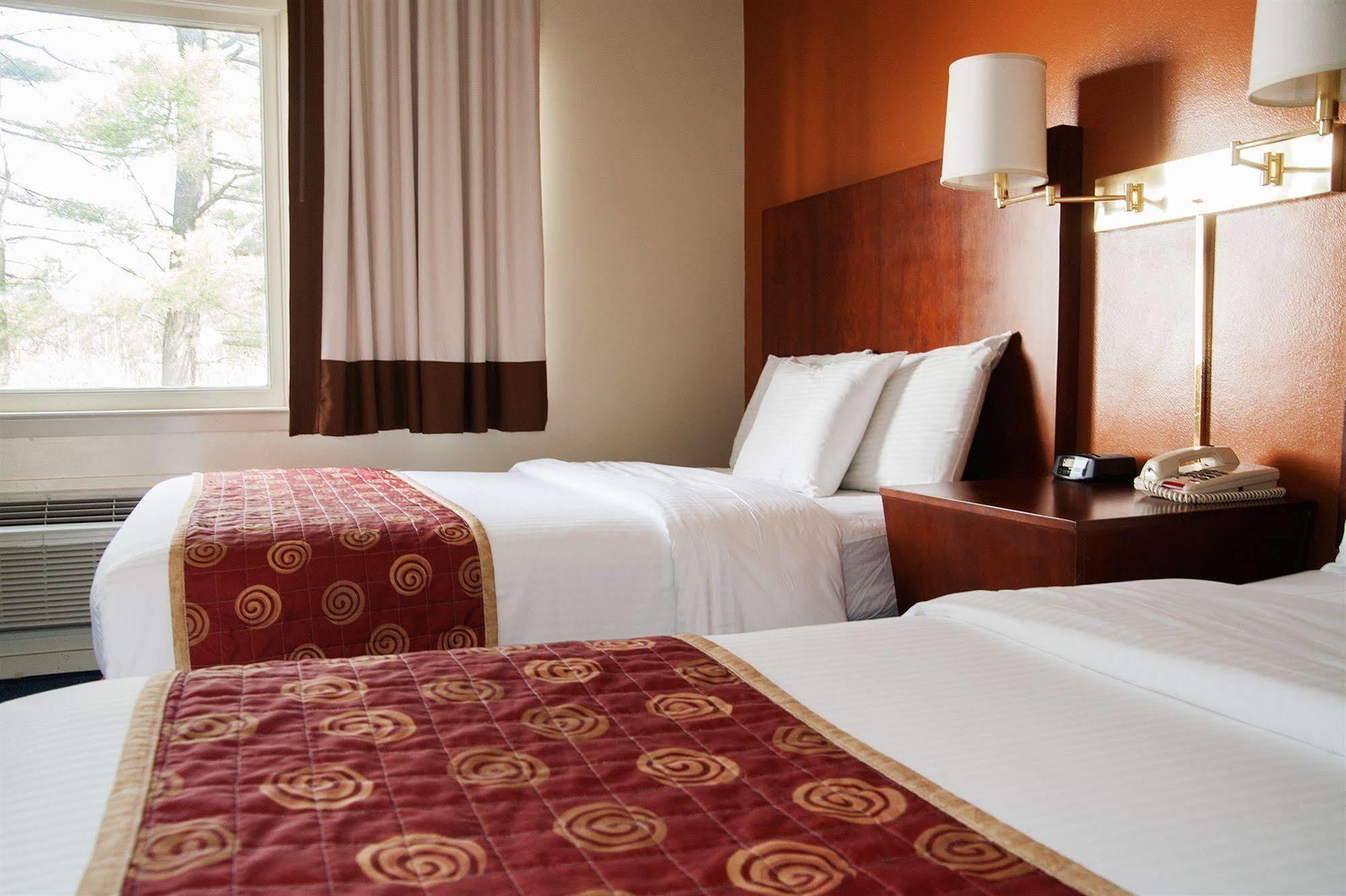 Red Carpet Inn And Suites Plymouth Zewnętrze zdjęcie