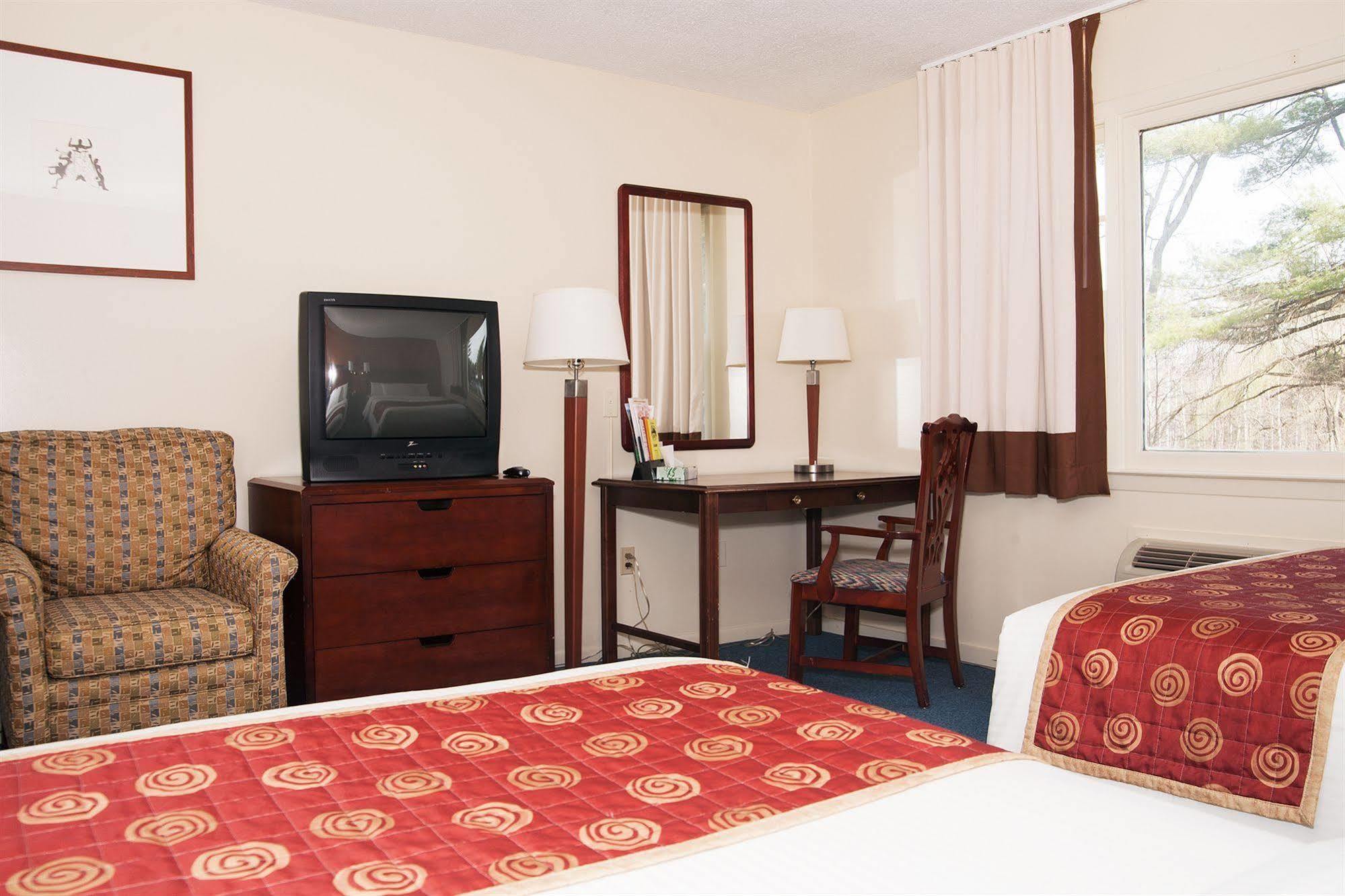 Red Carpet Inn And Suites Plymouth Zewnętrze zdjęcie